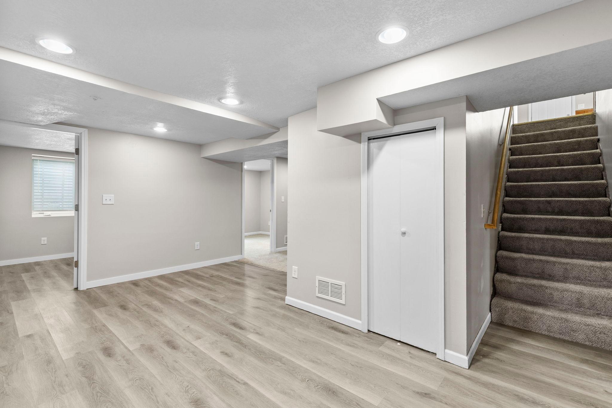 31-web-or-mls-1633 Sherwood Ave-93.jpg