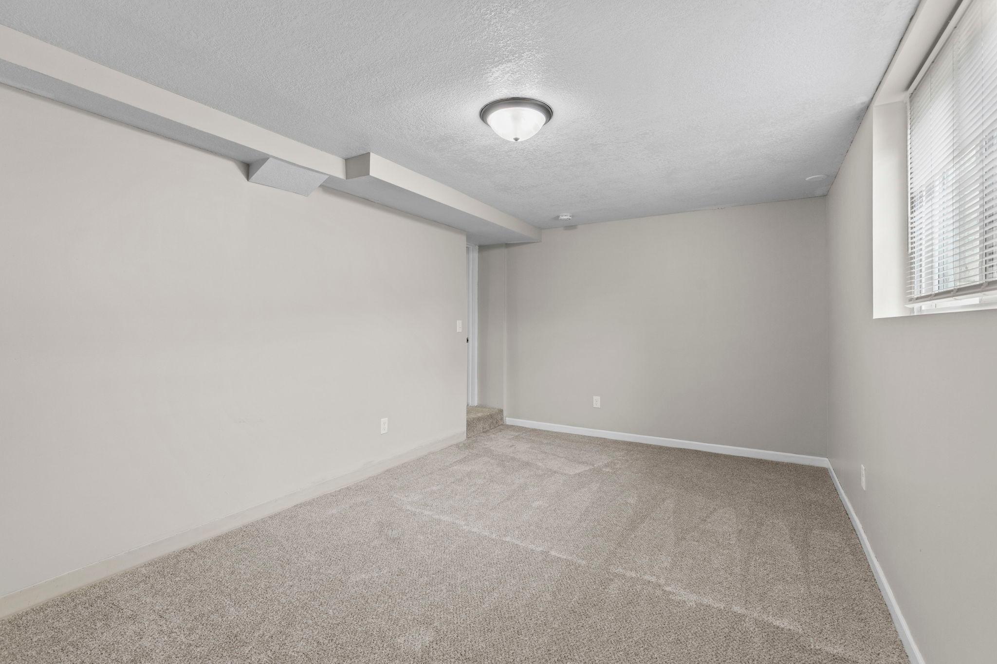 41-web-or-mls-1633 Sherwood Ave-120.jpg