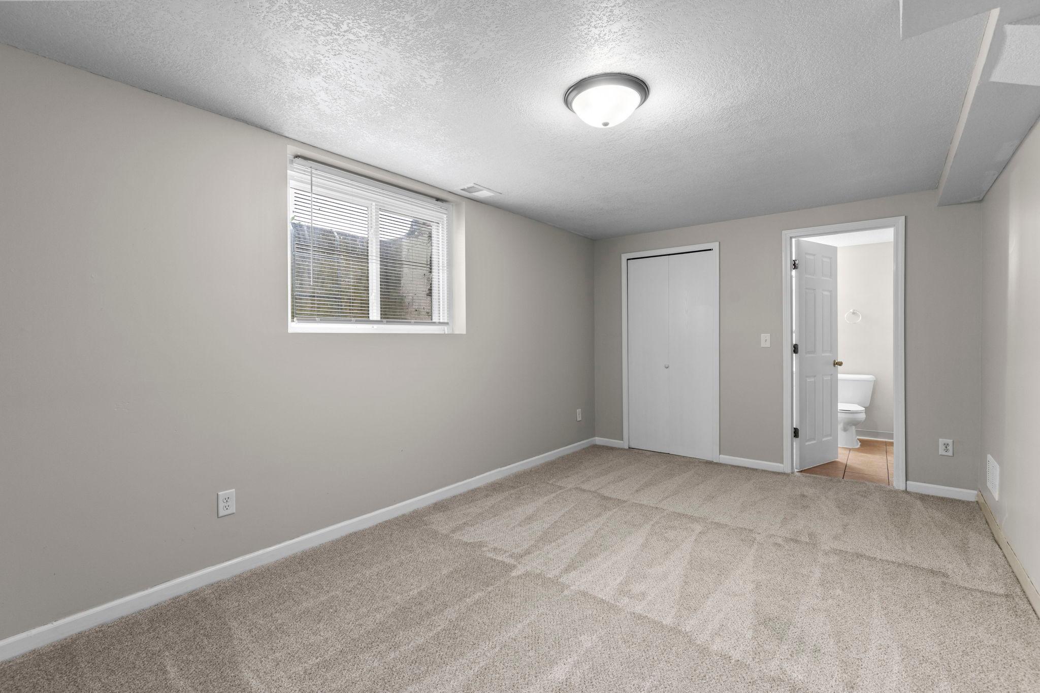 40-web-or-mls-1633 Sherwood Ave-117.jpg