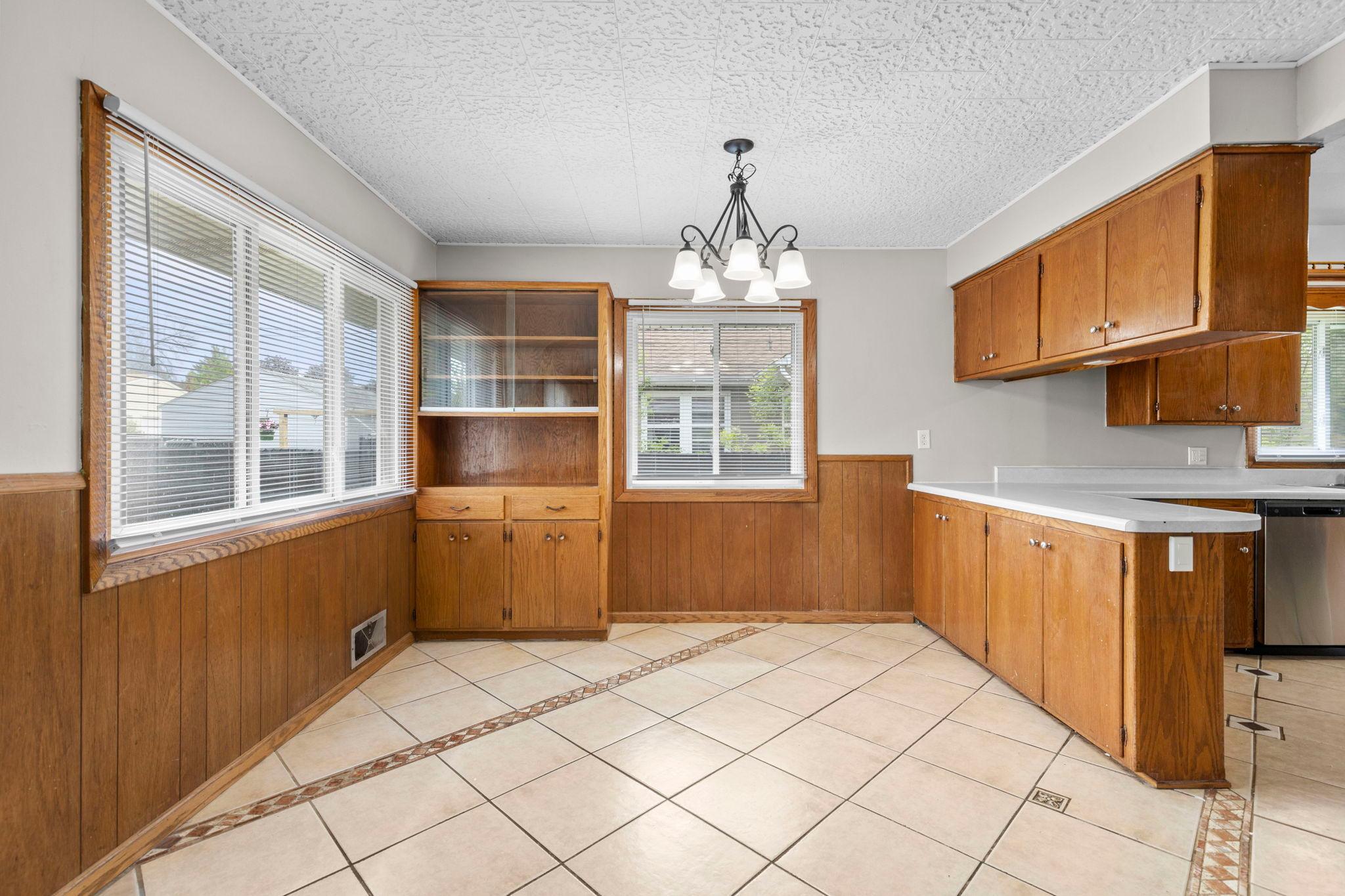 14-web-or-mls-1633 Sherwood Ave-24.jpg