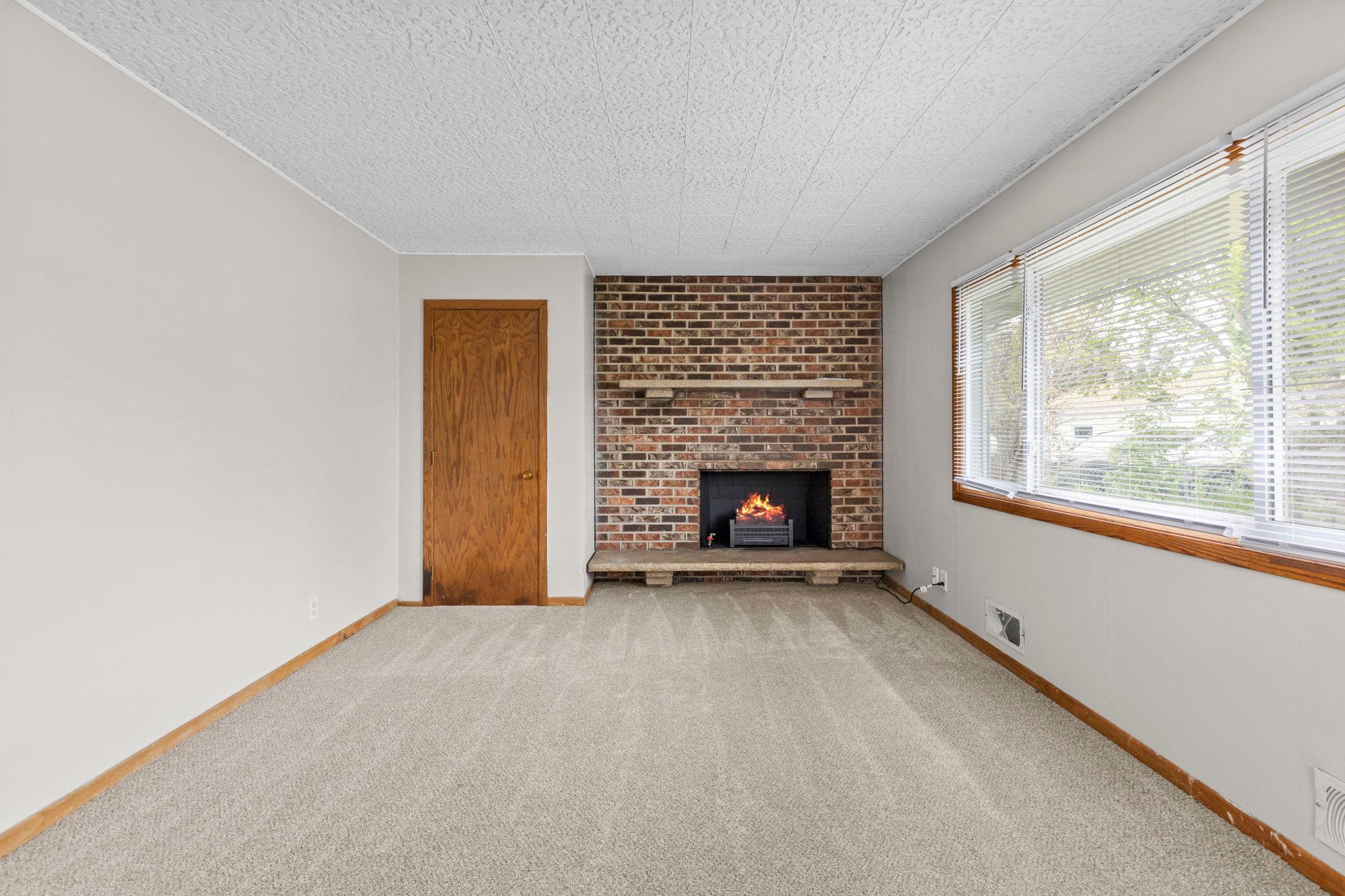 15-web-or-mls-1633 Sherwood Ave-21.jpg