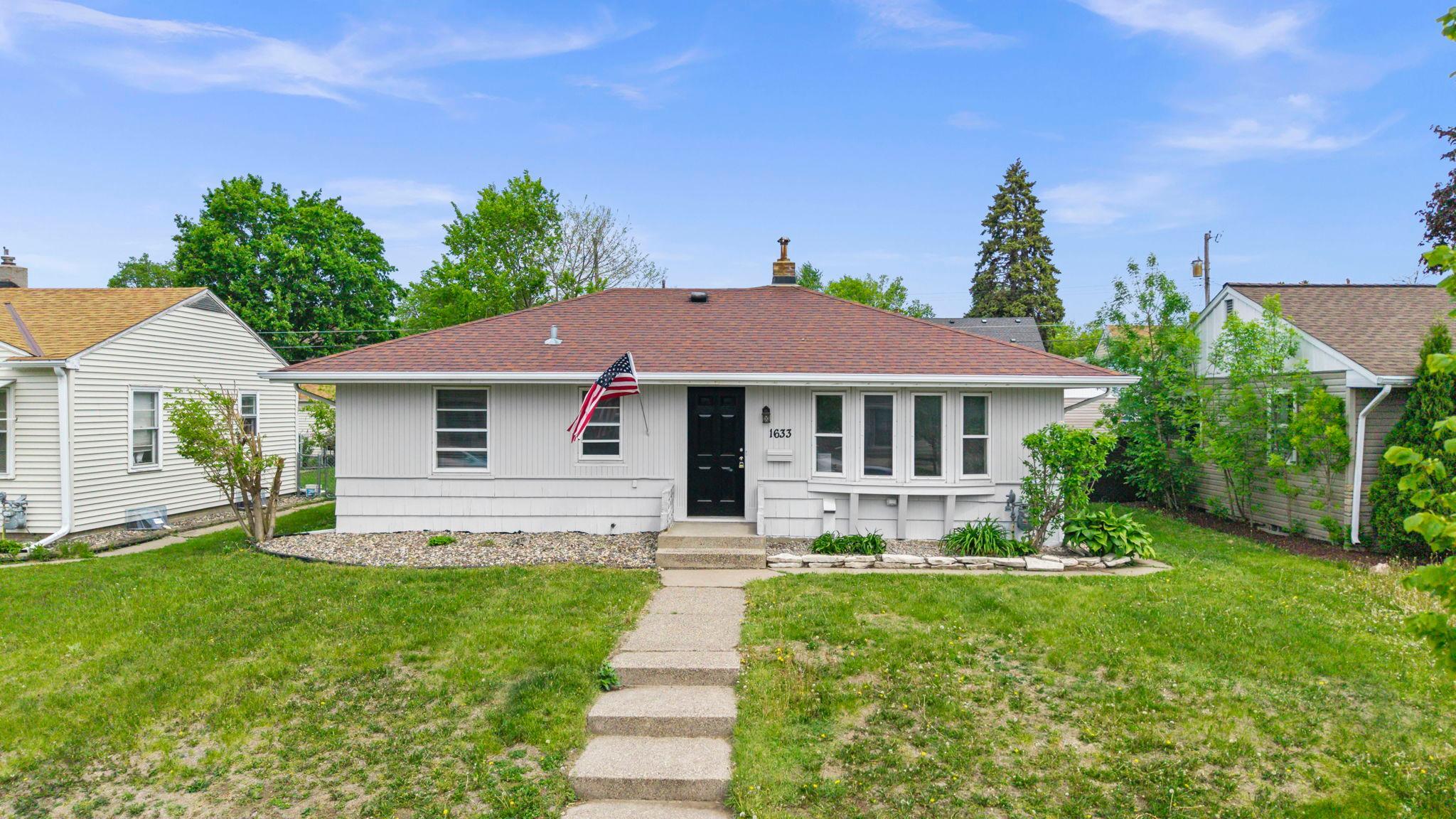 3-web-or-mls-1633 Sherwood Ave-148.jpg