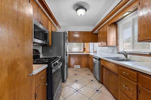 1633 Sherwood Avenue, Saint Paul, MN 55106