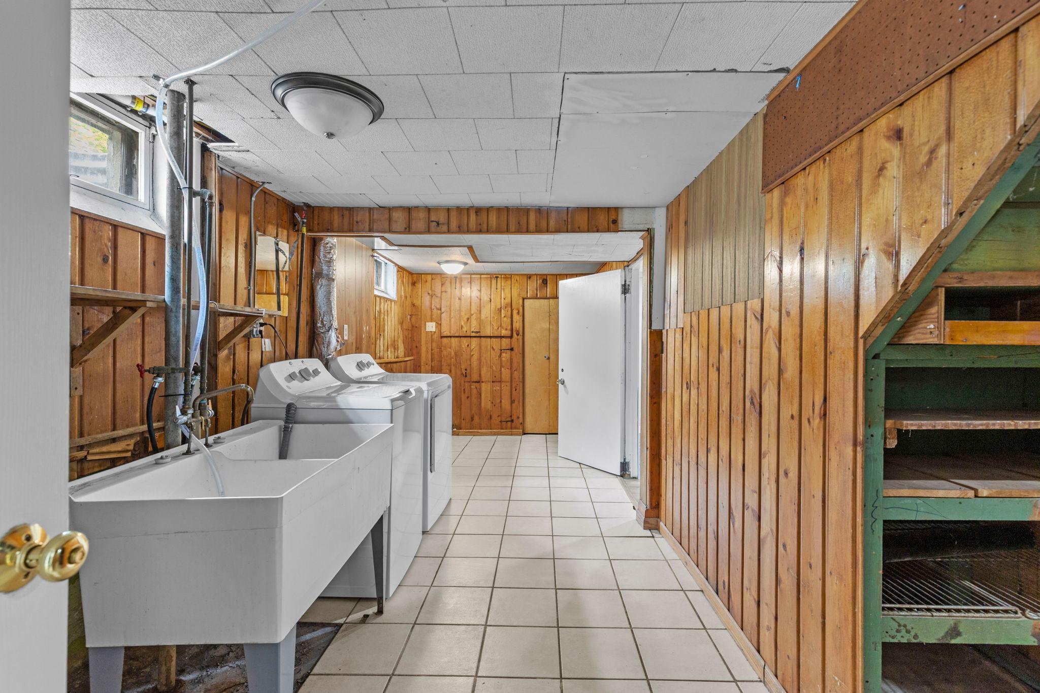 44-web-or-mls-1633 Sherwood Ave-126.jpg