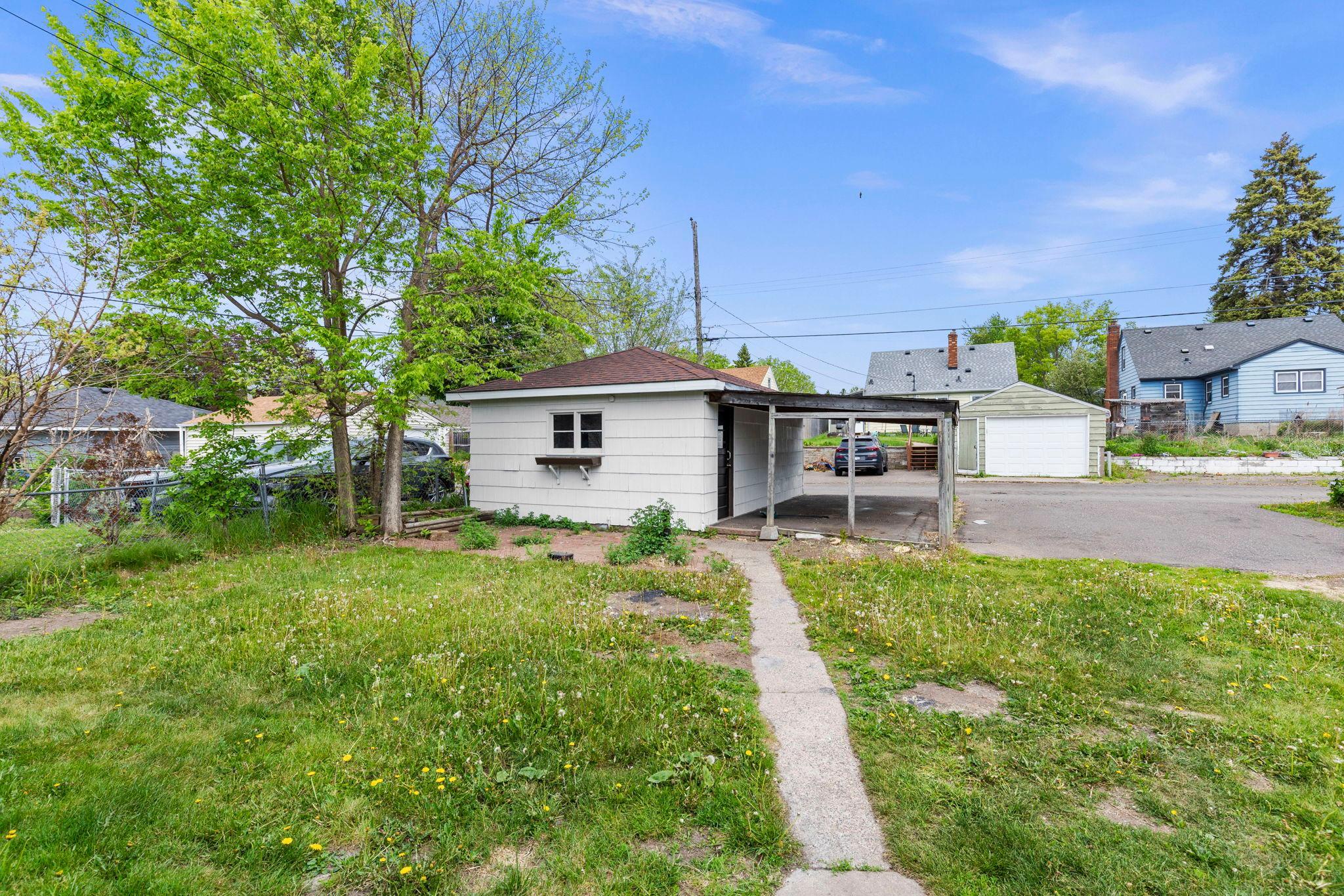 47-web-or-mls-1633 Sherwood Ave-70.jpg