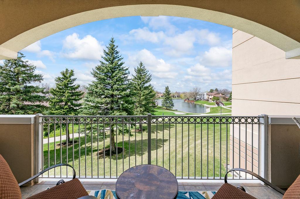 West Balcony (Lake)