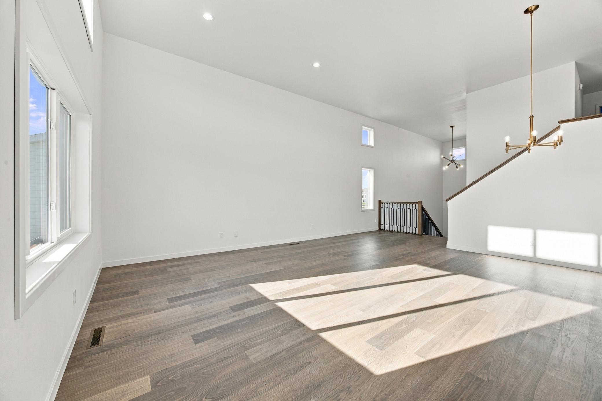 Living Room/Dining Area