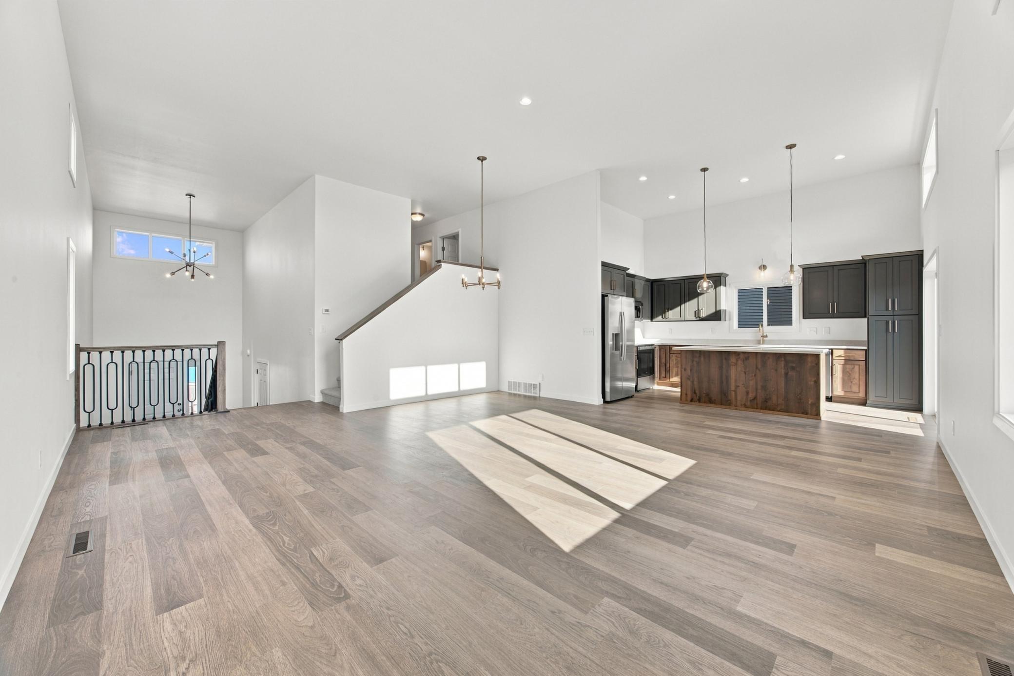 Living Room/Dining Area