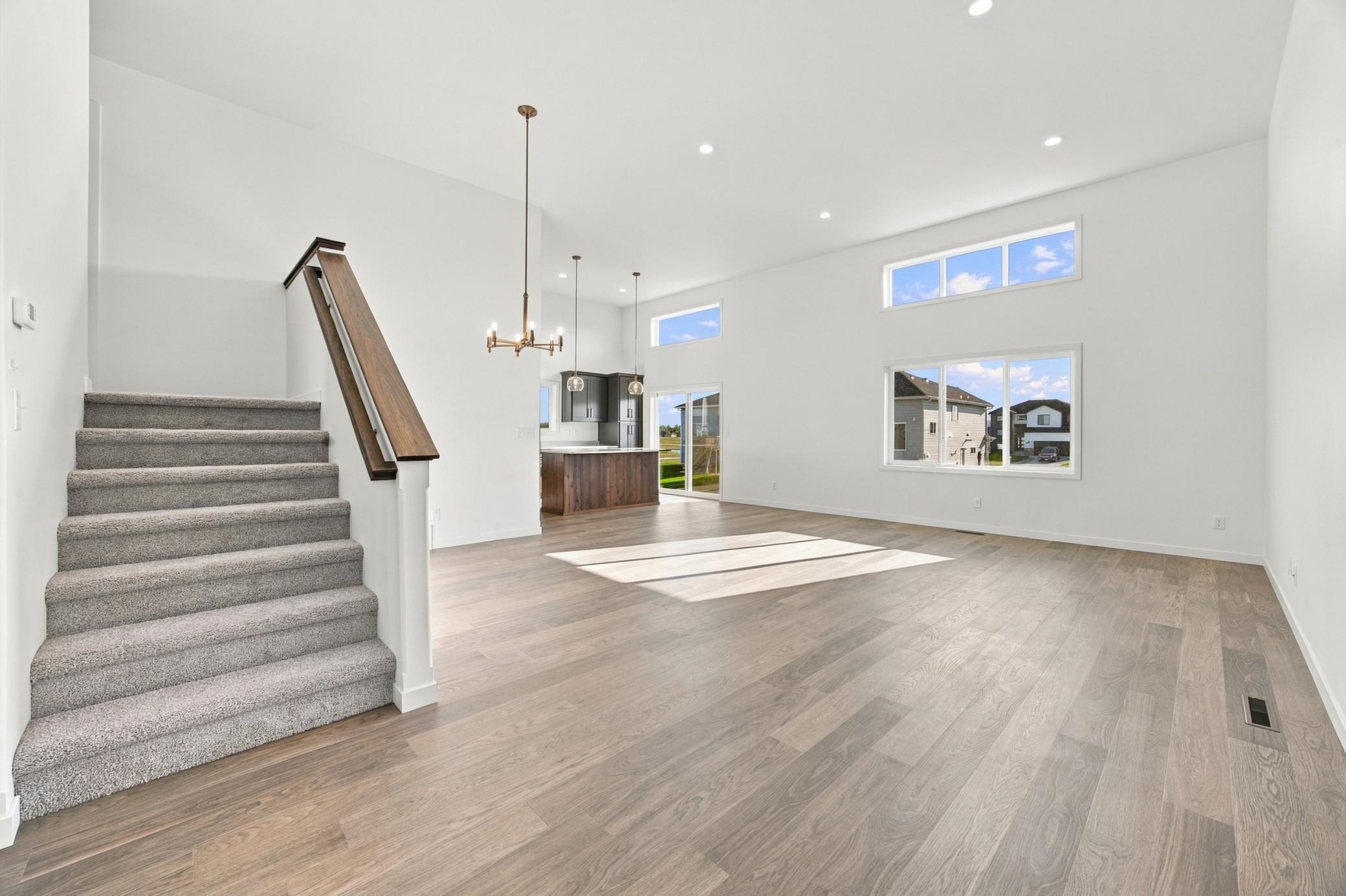 Living Room/Dining Area
