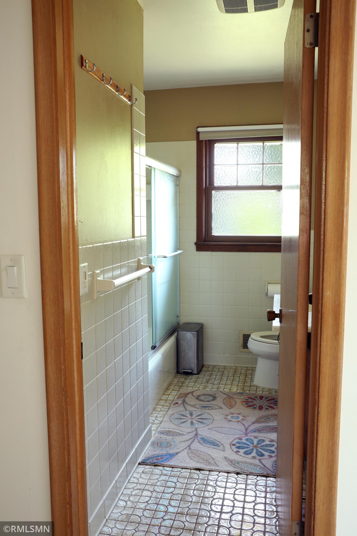 bathroom1.jpg