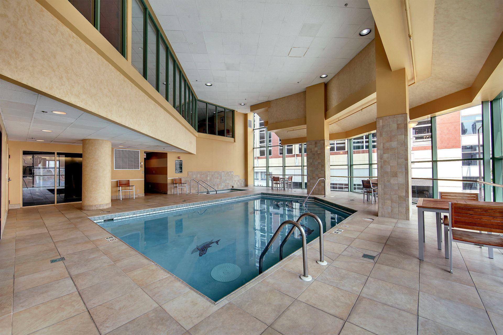 Pool, sauna and hot tub on 3rd floor