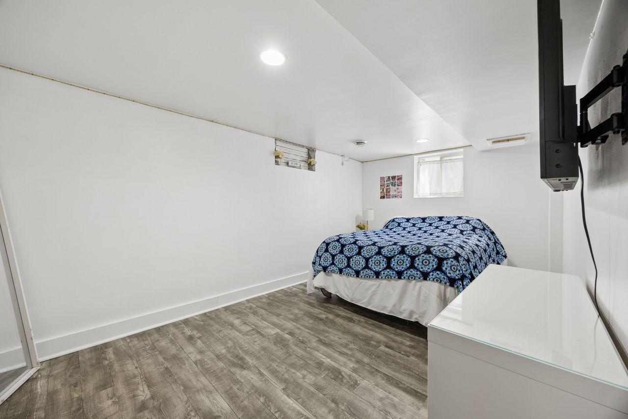 Lower level bonus room
