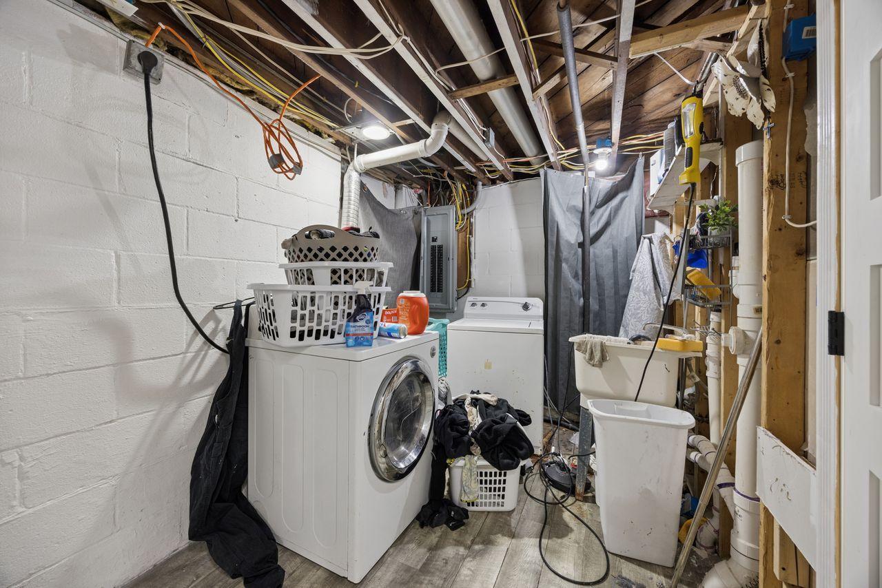 Wash room in the basement