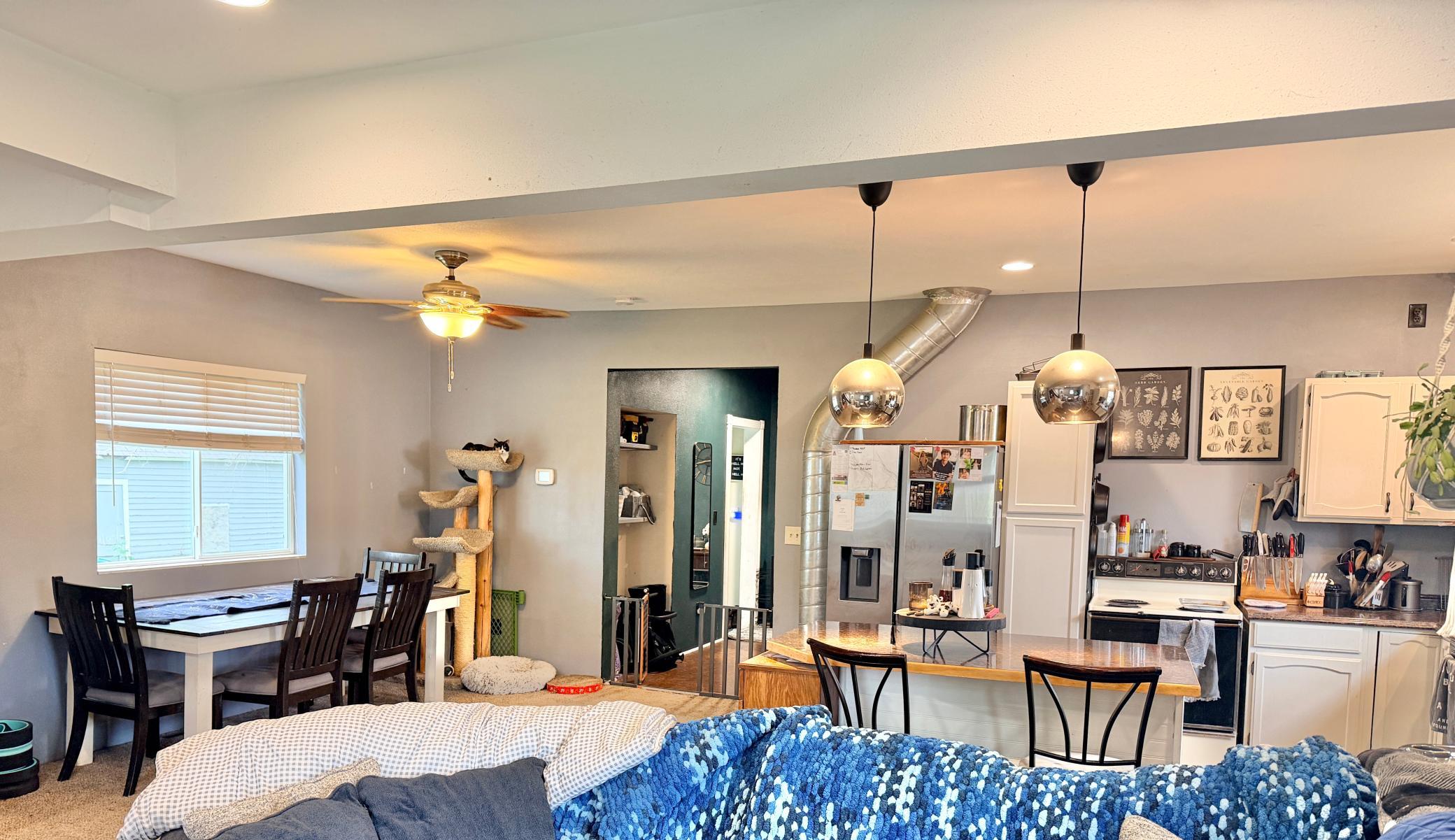 Kitchen & dining
