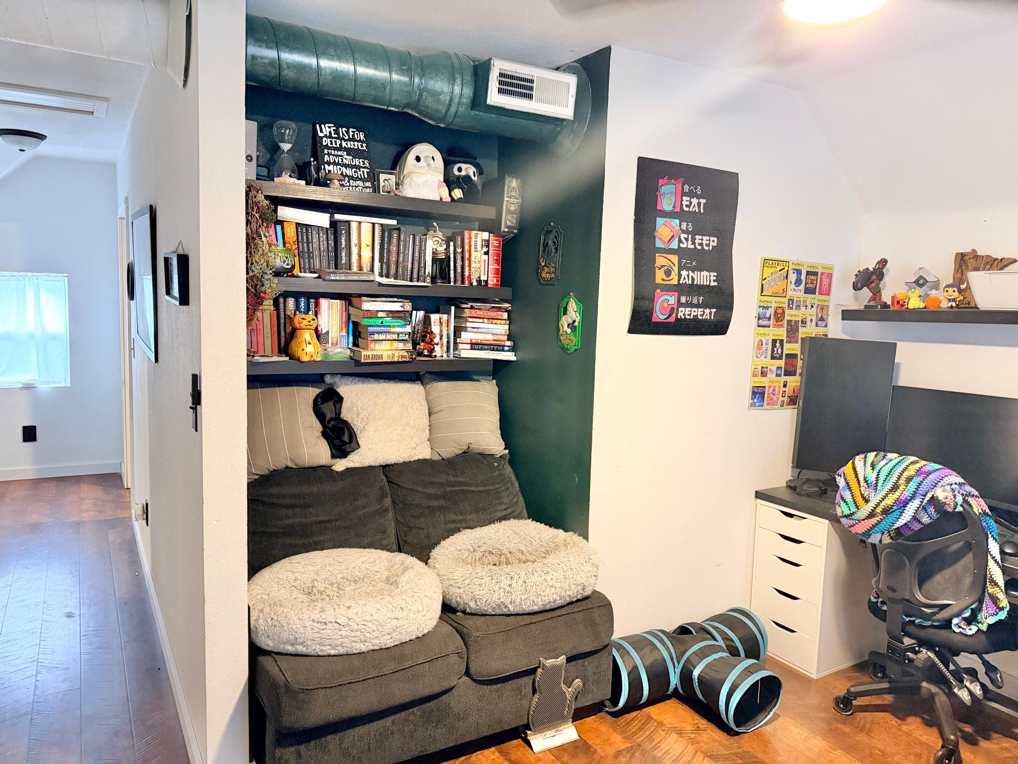 Bedroom/ office
