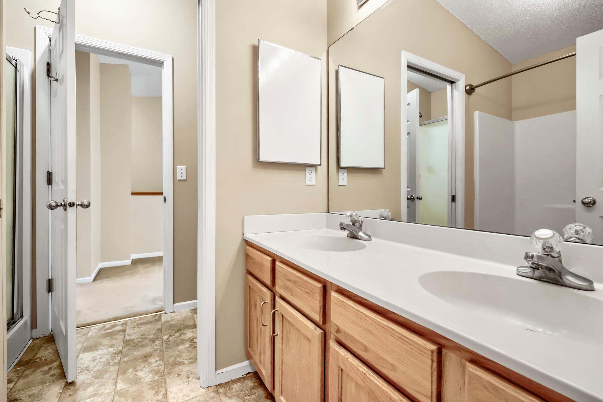 07 Bathroom.jpg