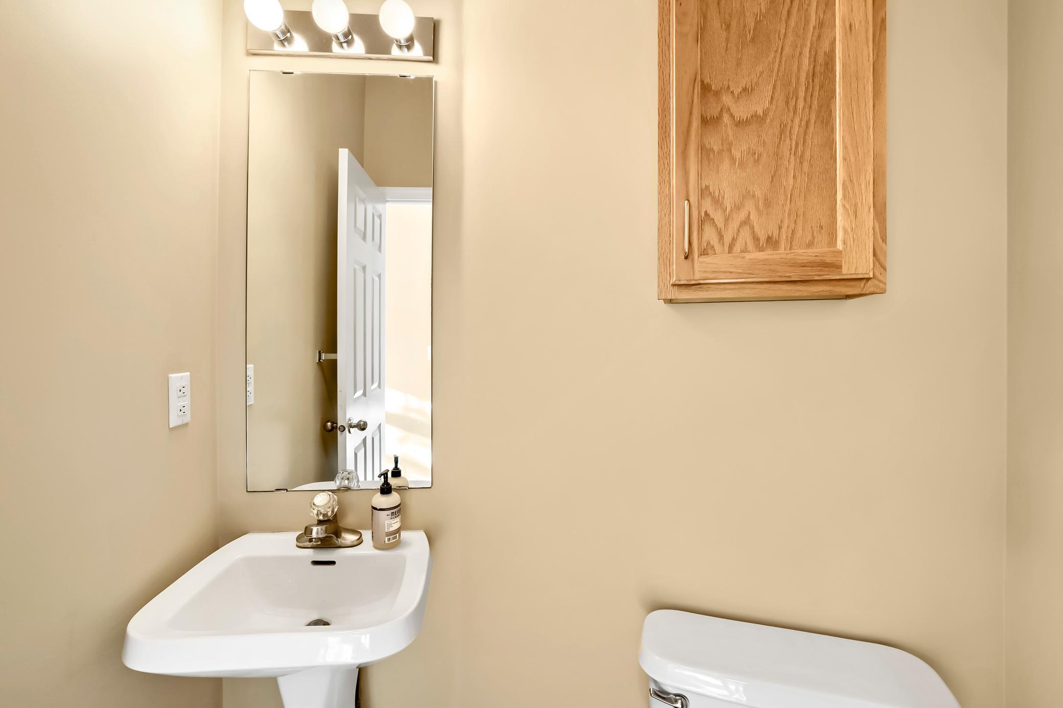 05 Powder Room.jpg