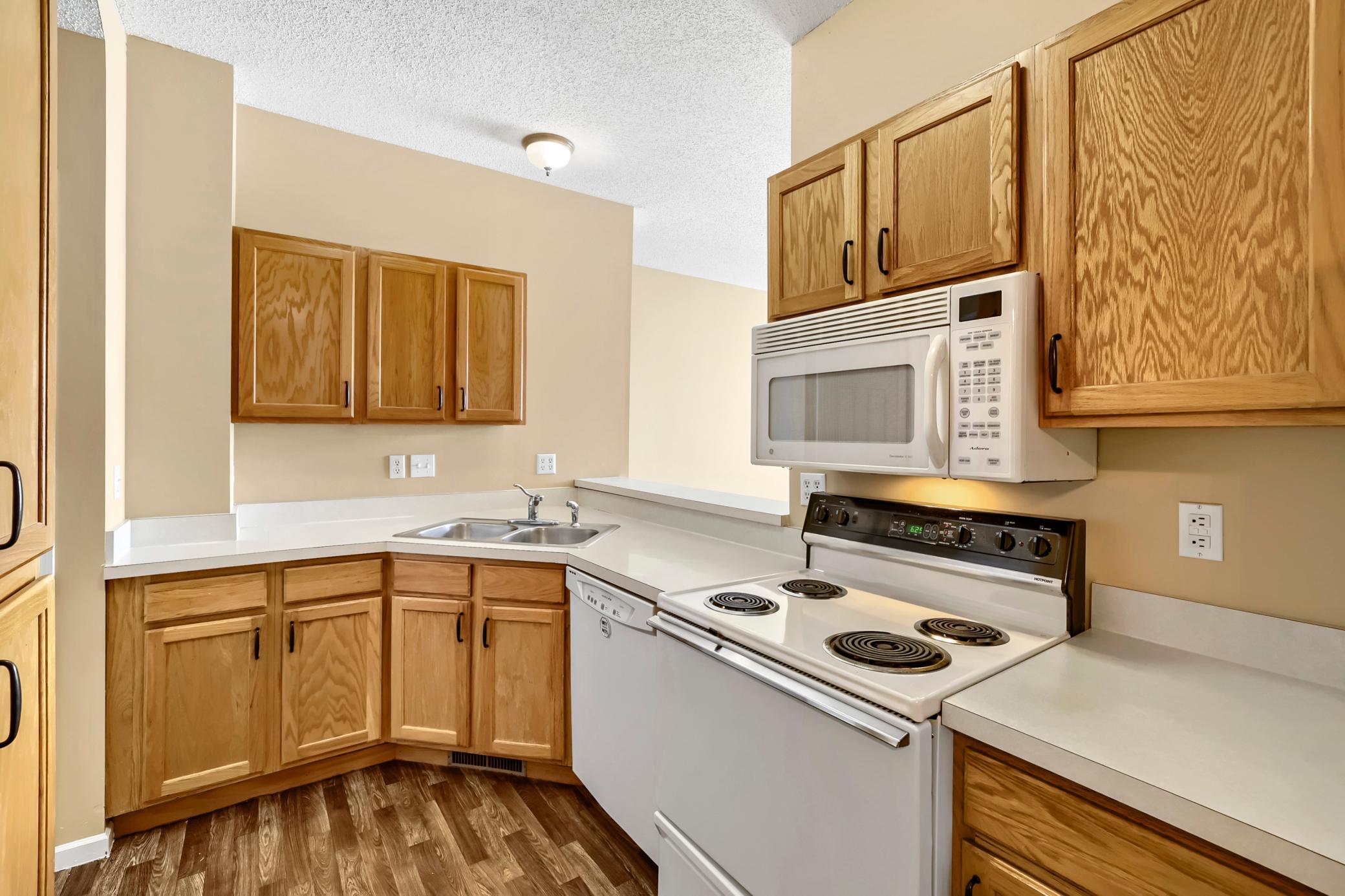 03 Kitchen.jpg