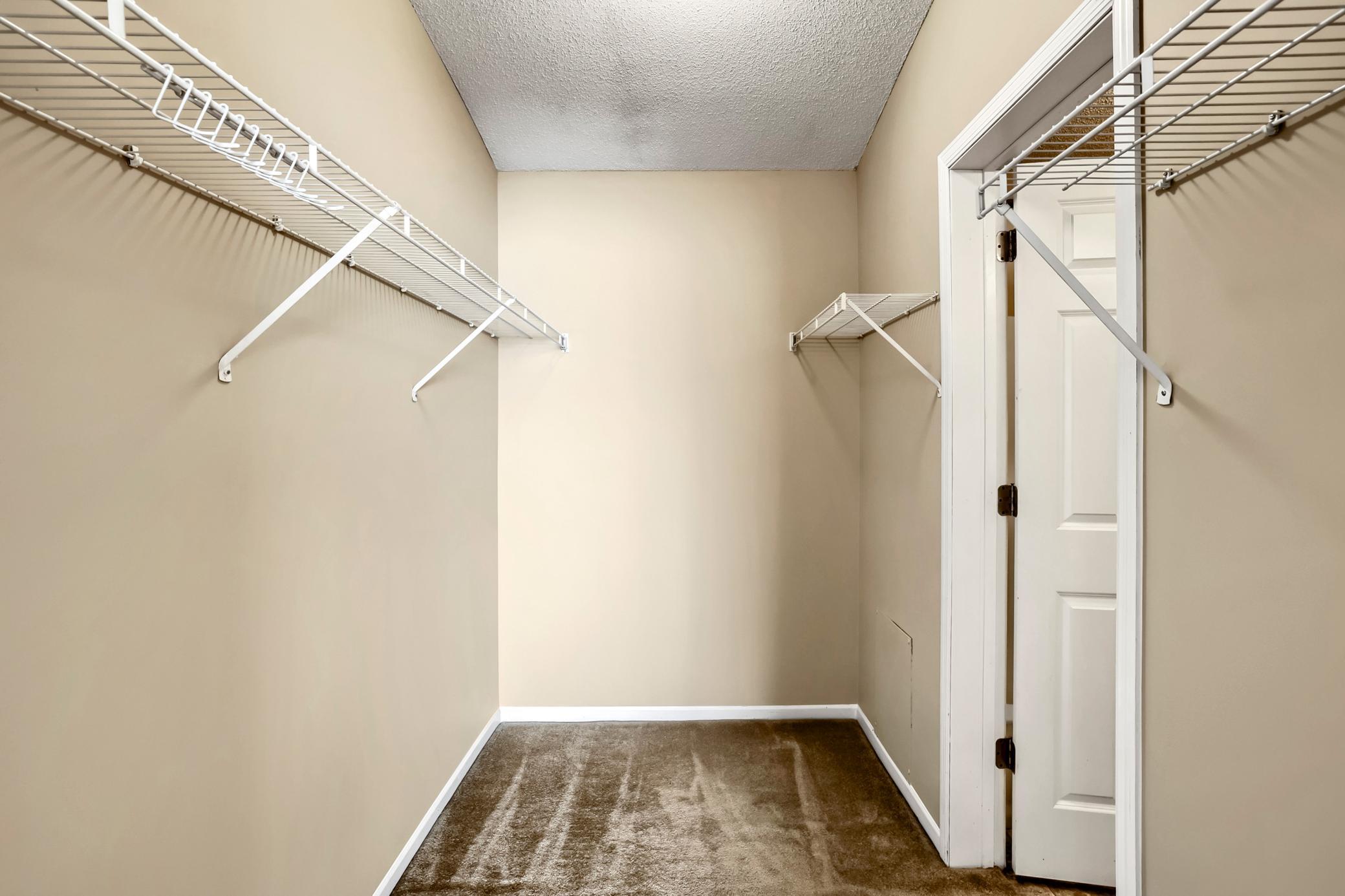 06 Closet.jpg