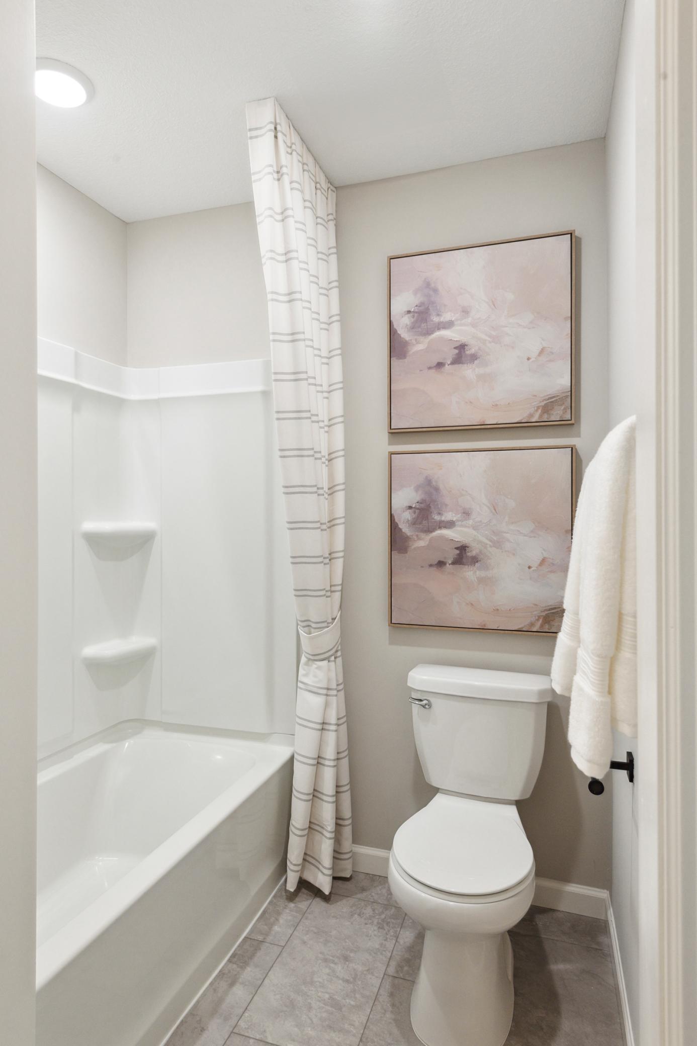 Shared Bath- Model Photo