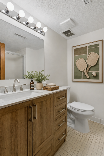 9526 LL Bath Virtually Staged