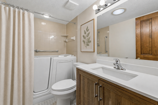 9526 Main Bath Virtually Staged