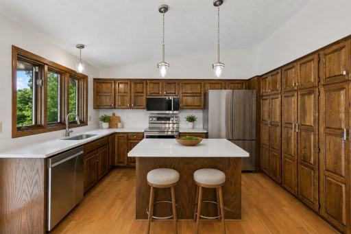 9526 Kitchen Island Virtually Staged