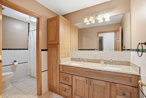 870 County Road F E, Saint Paul, MN 55127