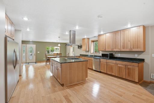 870 County Road F E, Saint Paul, MN 55127