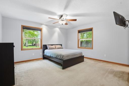 870 County Road F E, Saint Paul, MN 55127