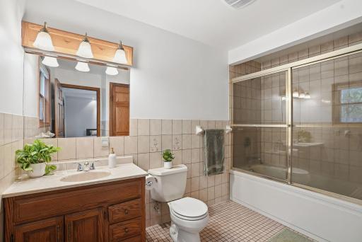 870 County Road F E, Saint Paul, MN 55127