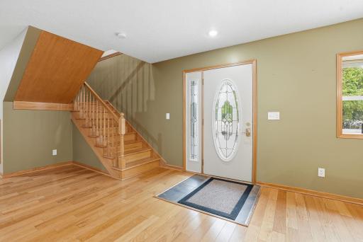 870 County Road F E, Saint Paul, MN 55127