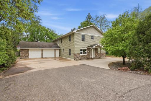 870 County Road F E, Saint Paul, MN 55127