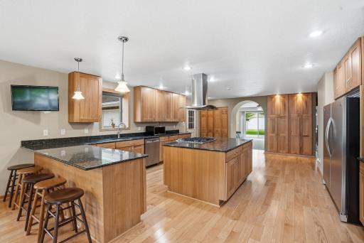 870 County Road F E, Saint Paul, MN 55127