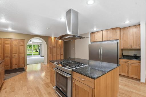 870 County Road F E, Saint Paul, MN 55127