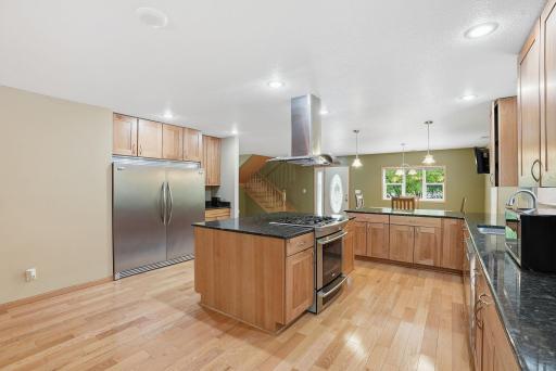 870 County Road F E, Saint Paul, MN 55127