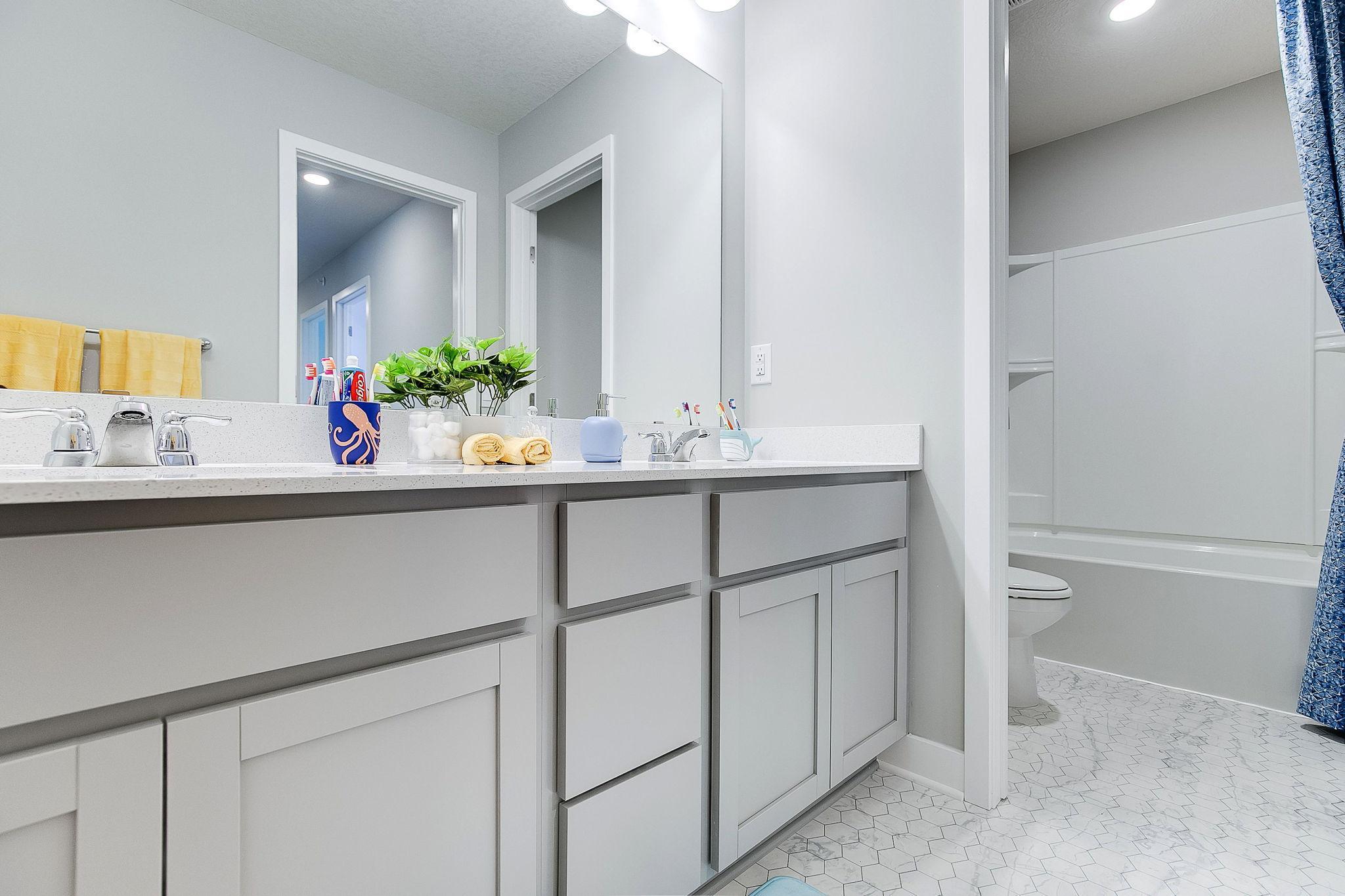 Large hall bath with dual sinks. Model photo. Options and colors will vary.