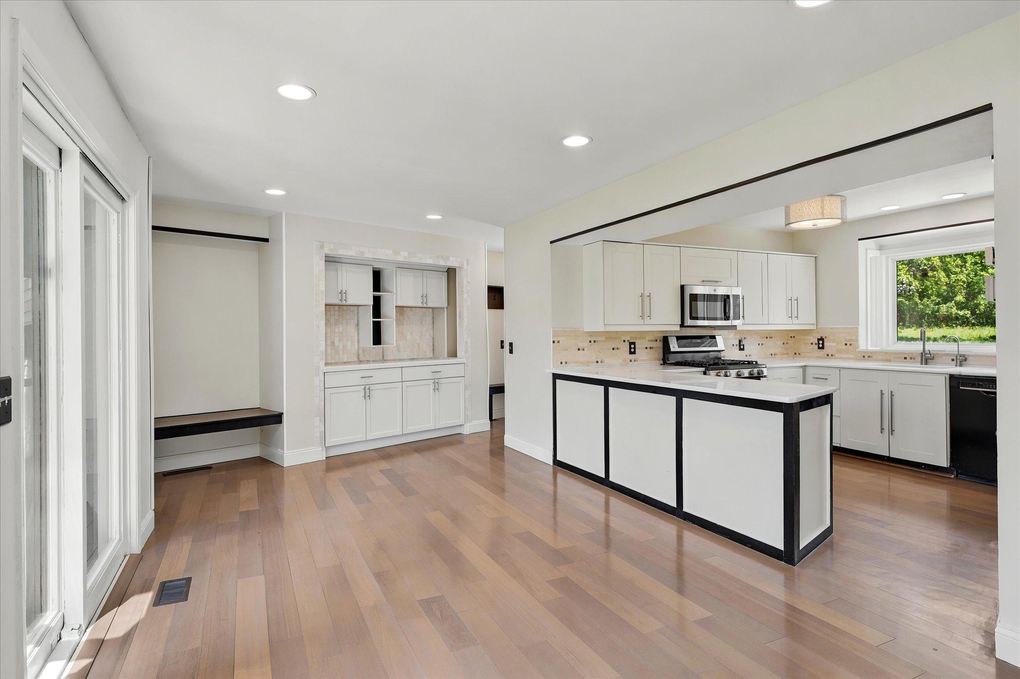 Open dining with buffet built-ins