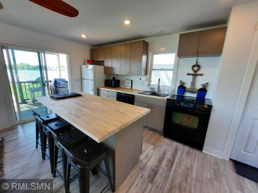 28584 Lakewood Drive NW, Isanti, MN 55040