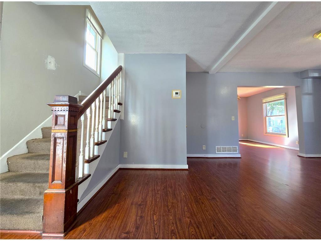 livingroom1.jpg