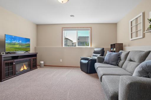 947 30th Avenue W, West Fargo, ND 58078