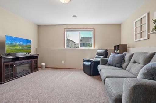 947 30th Avenue W, West Fargo, ND 58078