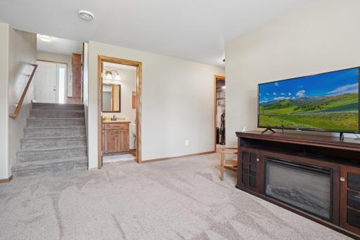 947 30th Avenue W, West Fargo, ND 58078