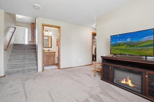 947 30th Avenue W, West Fargo, ND 58078