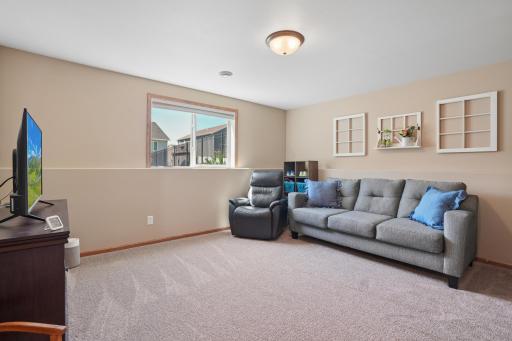 947 30th Avenue W, West Fargo, ND 58078