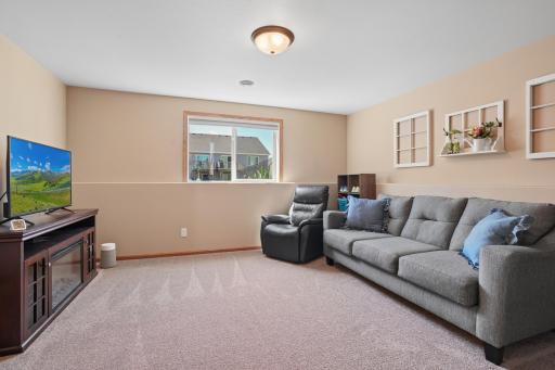 947 30th Avenue W, West Fargo, ND 58078