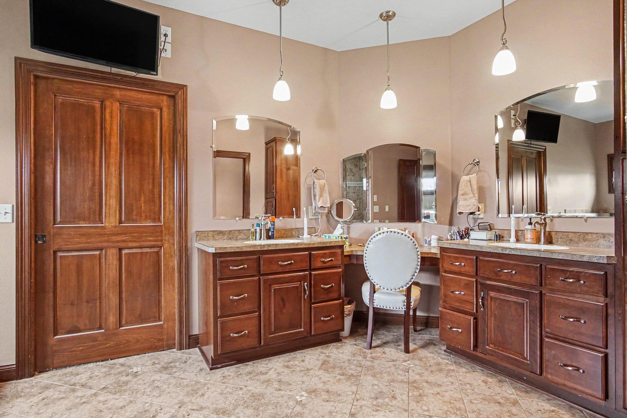 Double sinks and awesome makeup mirror!