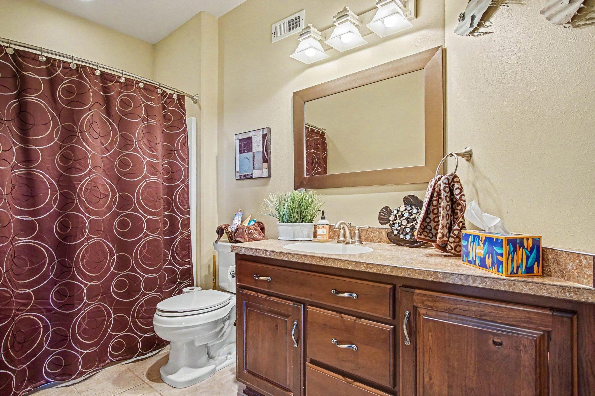 Full guest bath