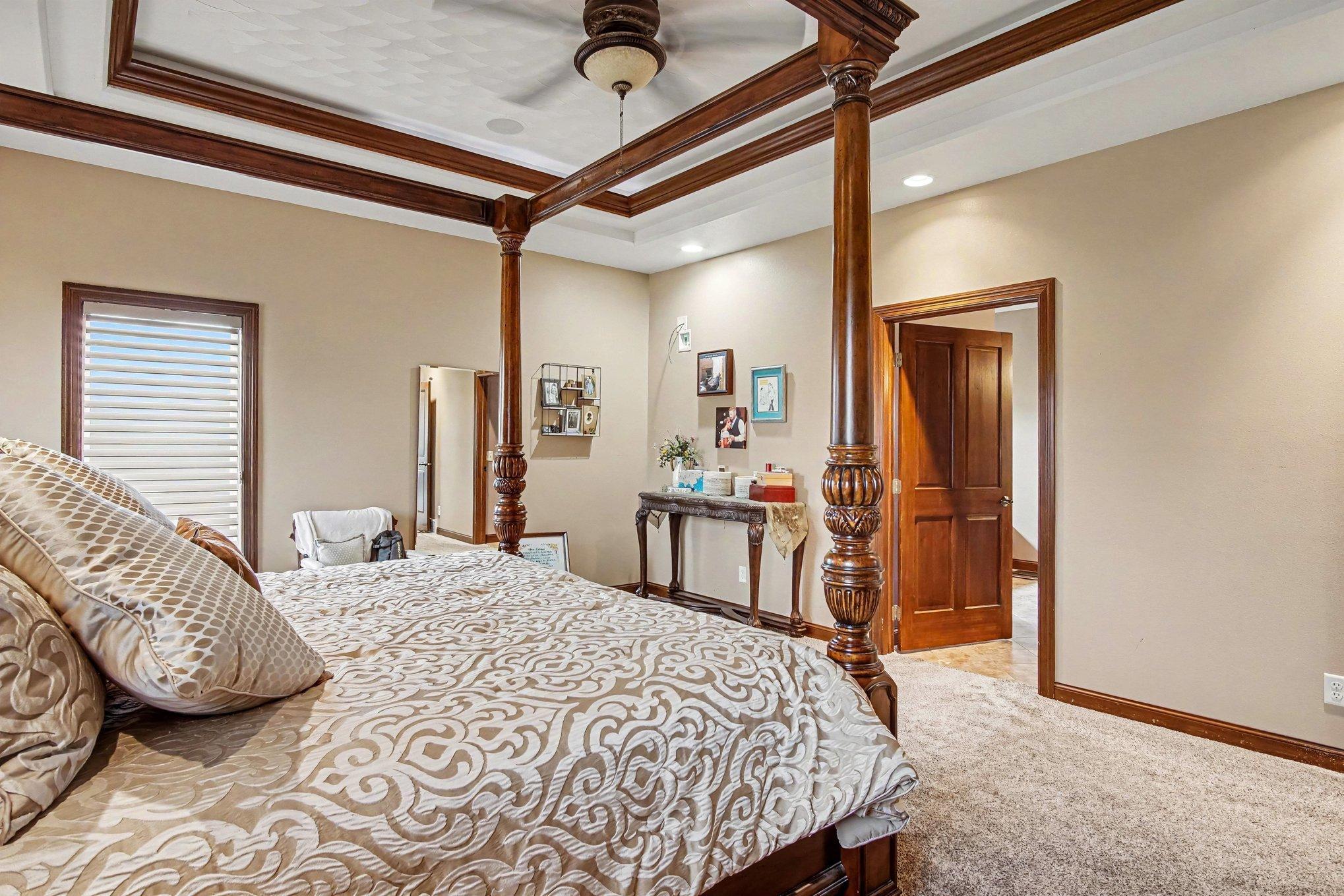 Gorgeous lighted tray ceiling