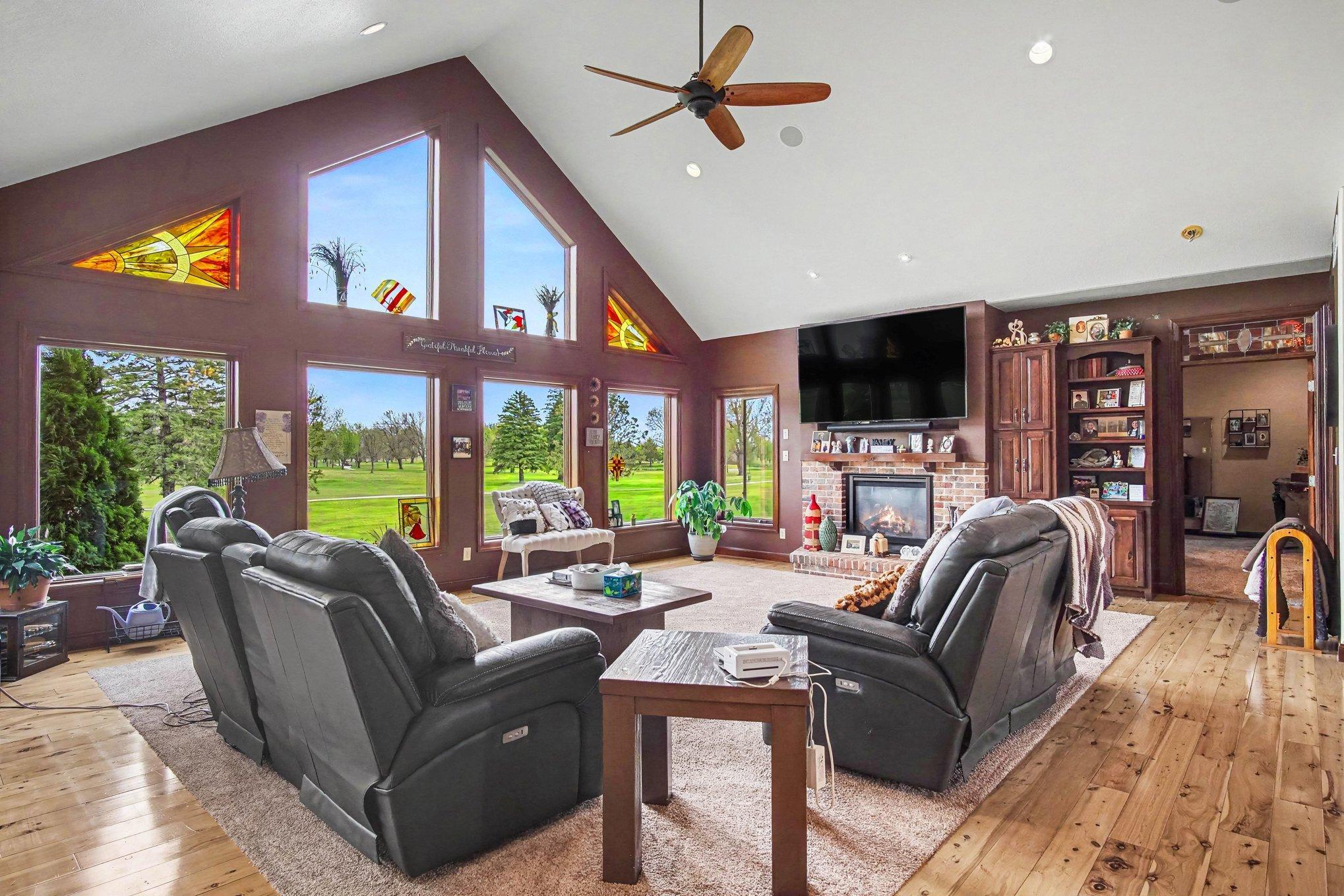 Living room vaulted ceiling, gas fireplace